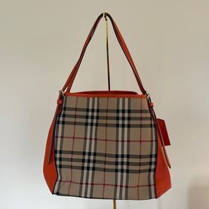 Beautiful Burberry shoulder bag. Only used a couple of times.